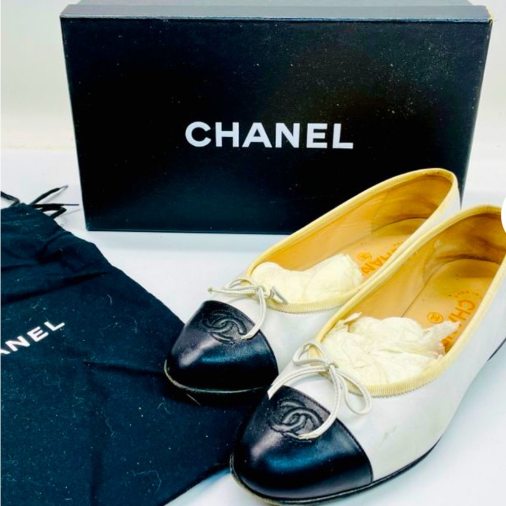 CHANEL Black and White Leather and Patent Toe Classic Chanel Ballet Flats